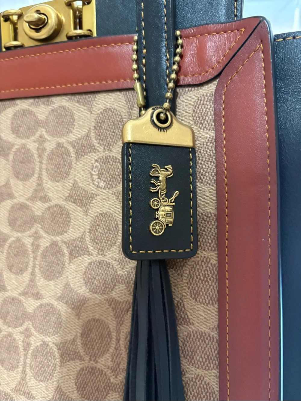 Coach 1941 troupe